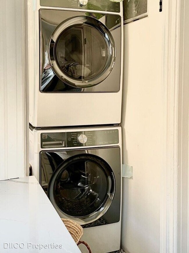 Building Photo - 1 br, 1 bath Apartment - 201 S Arnaz Drive...