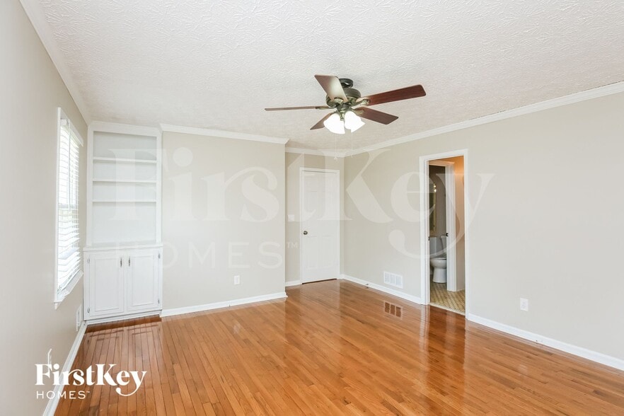 Building Photo - 2103 Dayron Cir NE