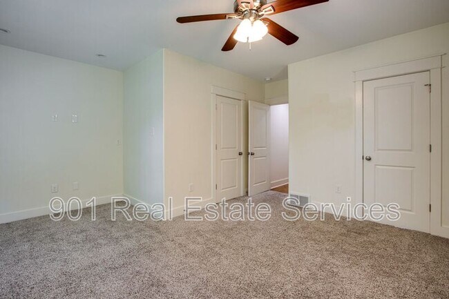 Building Photo - 1805 Lyndale Ave