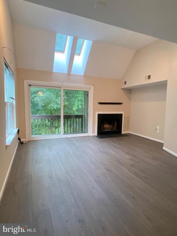 Building Photo - 345 Cashel Ct
