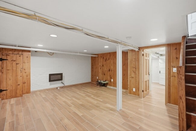 Building Photo - Glover Park Townhome | 4 Bed | 3.5 Bath | 2,500 Sf | Large Front Porch & Fenced-In Backyard w/ Deck
