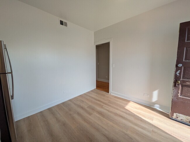 Building Photo - 2640 N Milwaukee Ave