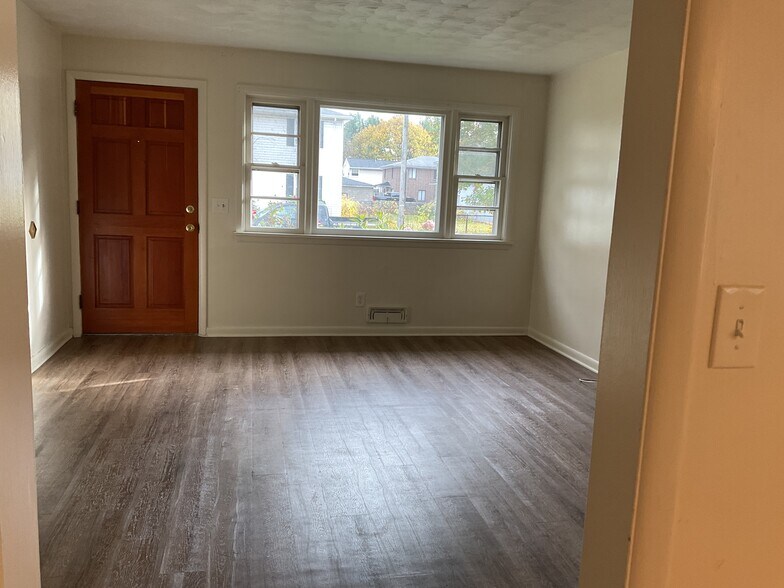 Building Photo - 211 Magnolia Ave