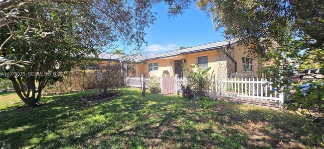 Building Photo - 201 NE 2nd Ave