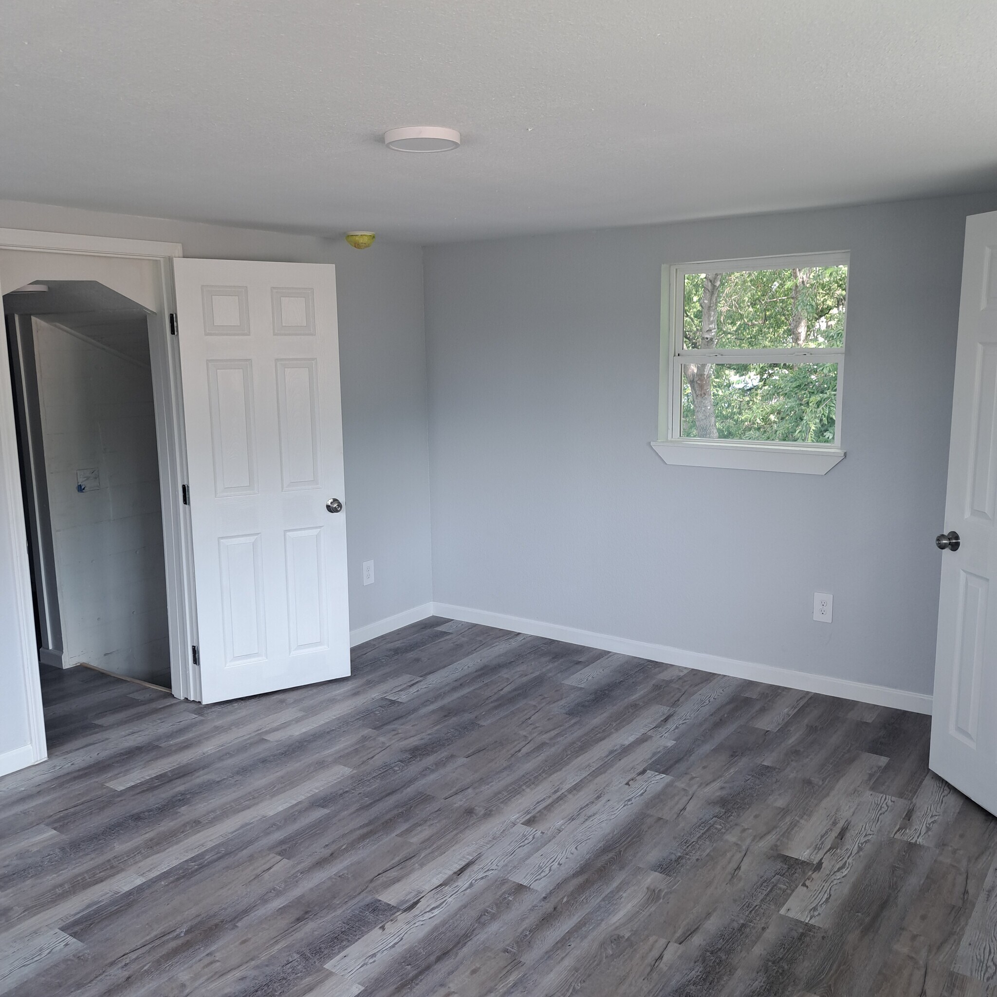 Building Photo - 539 Hicks Ave
