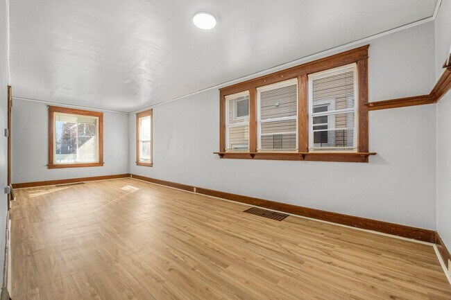 Building Photo - MOVE-IN SPECIAL - NEW LISTING! 4 BEDROOM HOME