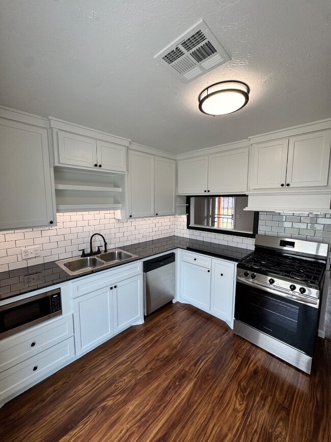 Building Photo - 2505 SW Murray Dr