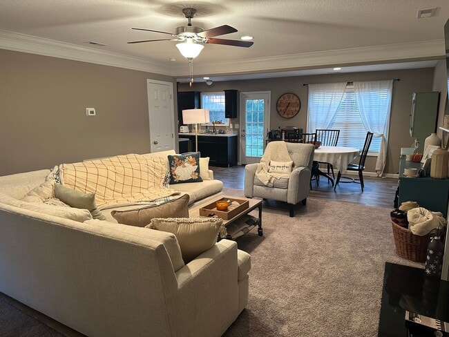 Building Photo - Maryville 37803 - 3 bedroom, 2.5 bath home - Contact Tanner Fee (865) 850-5103