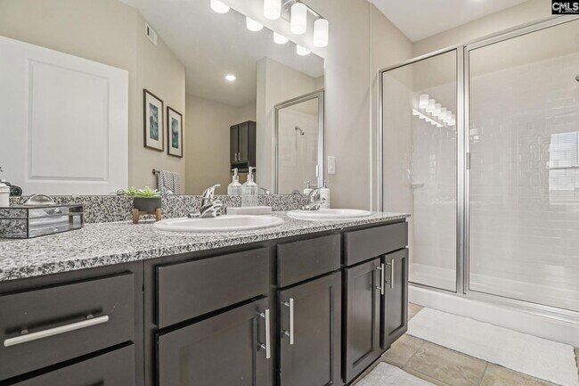 Building Photo - 440 Town Center Pl