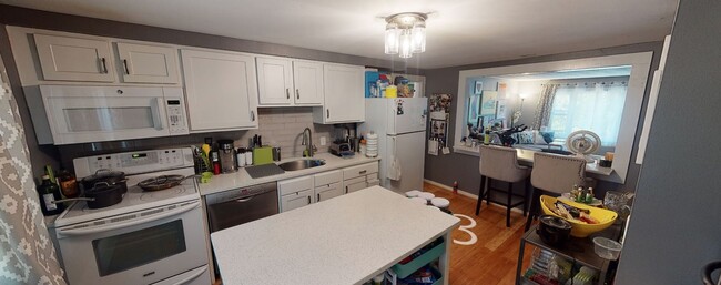 Building Photo - Modern Watertown 2-bed with in-unit laundr...