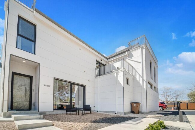 Building Photo - 1409 E M. Franklin Ave