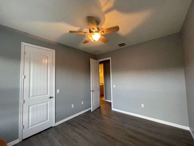 Building Photo - 4516 San Fratello Cir