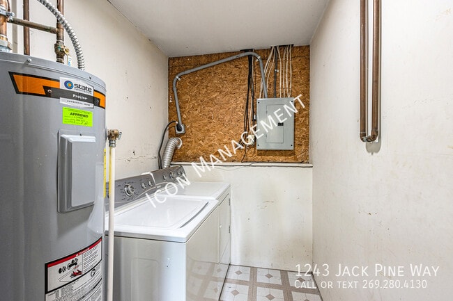 Building Photo - 1243 Jack Pine Way
