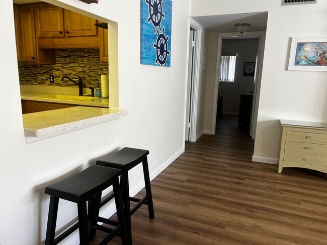 Building Photo - 2BD/1BA on Venice Island