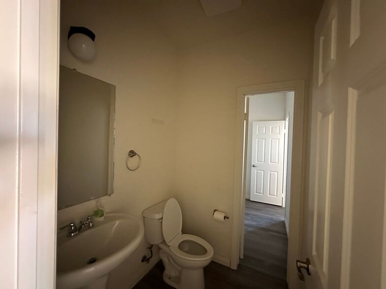 Building Photo - 15176 Sheridan Ct