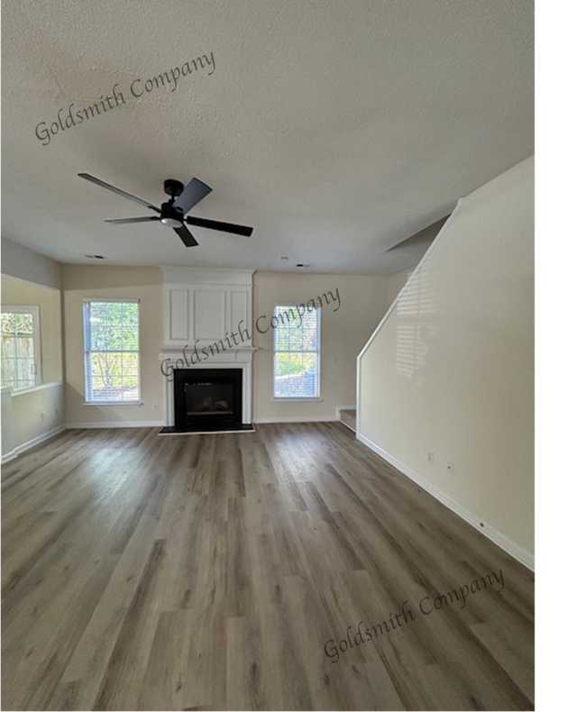 Building Photo - 815 Weybourne Dr