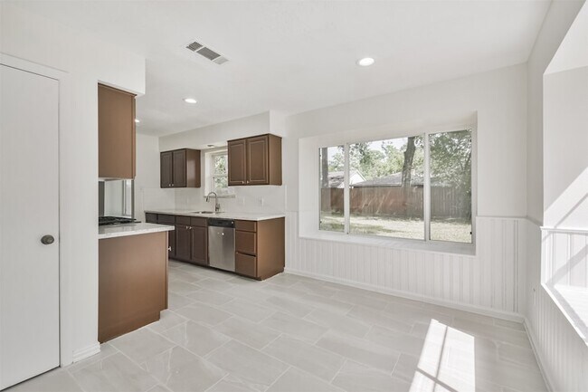 Building Photo - 9719 Halkirk St