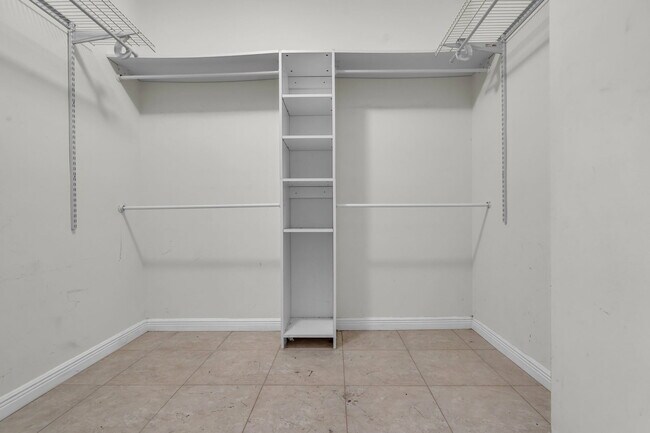 Building Photo - 5149 SW 137th Ave