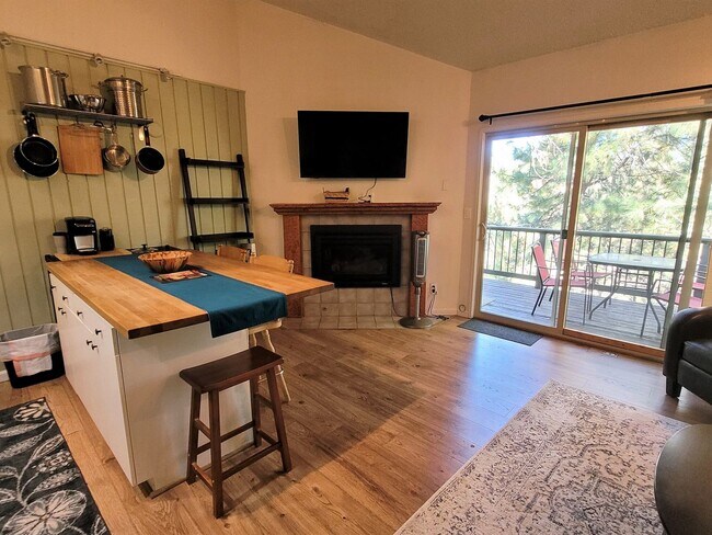 Building Photo - Mt. Bachelor Village Condo #207