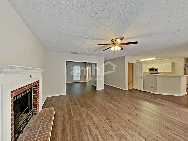 Building Photo - 375 Saybrook Crossing