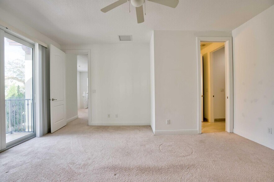 Building Photo - 119 Diamante Way