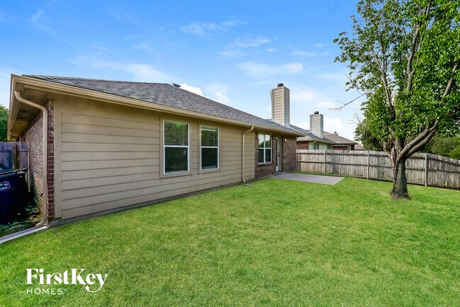 Building Photo - 11921 Hickory Cir