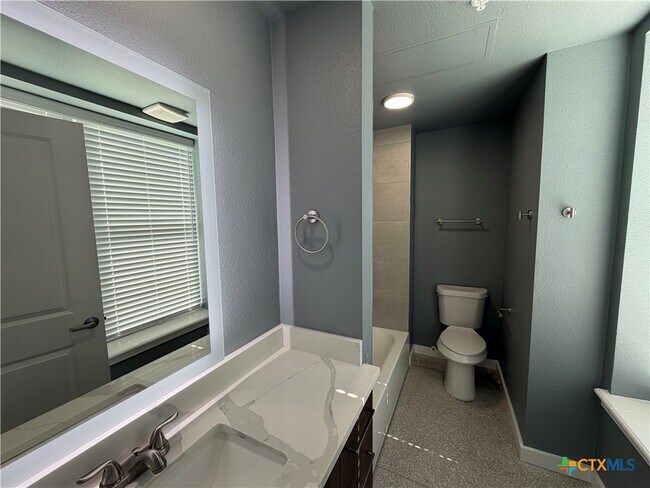 Building Photo - 103 E Central Ave