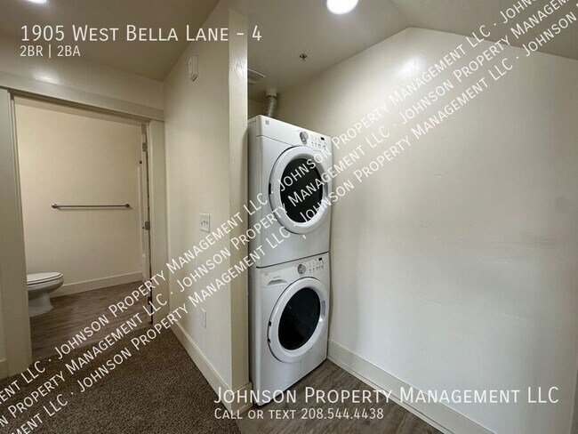 Building Photo - 1905 W Bella Ln