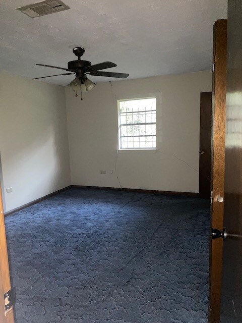 Building Photo - 605 Linda Ann Ave