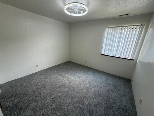 Building Photo - 2211 Spansail Dr