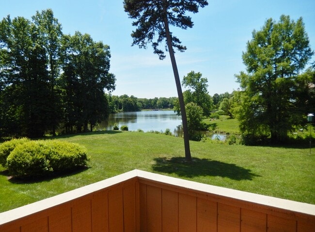 Building Photo - Fabulous Waterfront, 3 level townhouse