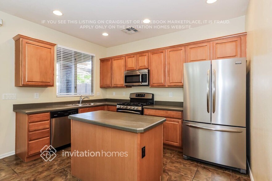 Building Photo - 18854 E Swan Dr