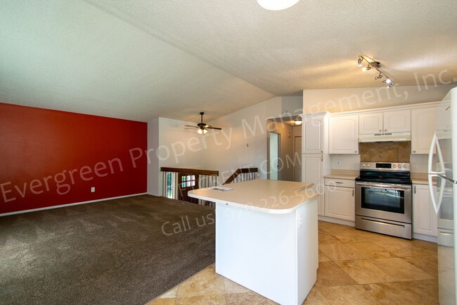 Building Photo - Fantastic 4 bedroom, 2 bathroom near Overl...