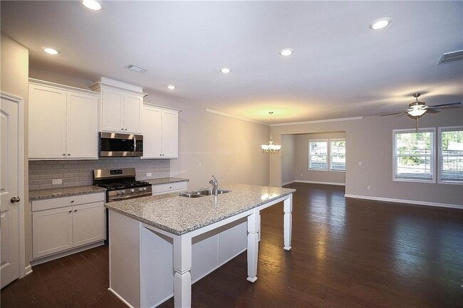 Building Photo - 648 Lansing Grove Way