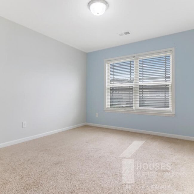 Building Photo - 70 Madeline Cir