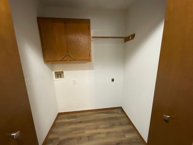 Building Photo - LEASING