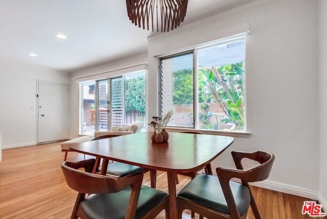 Building Photo - 1275 Havenhurst Dr