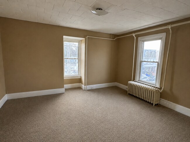 Building Photo - 209 Reno Ave