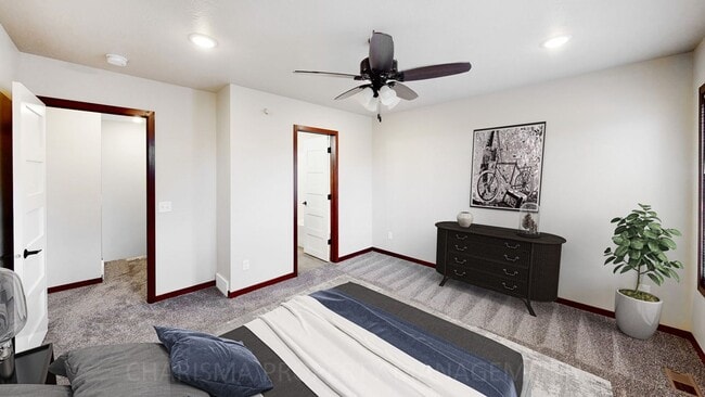 Building Photo - 3 BD, 2.5 BA TOWNHOME, DOUBLE ATTACHED GAR...