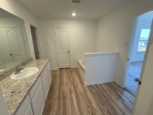 Building Photo - Move-In Ready 4BR with Private Yard & Fire Pit – Won’t Last!