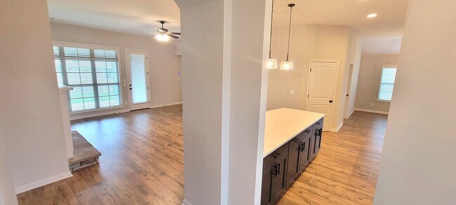 Building Photo - 844 Hedgefield Way
