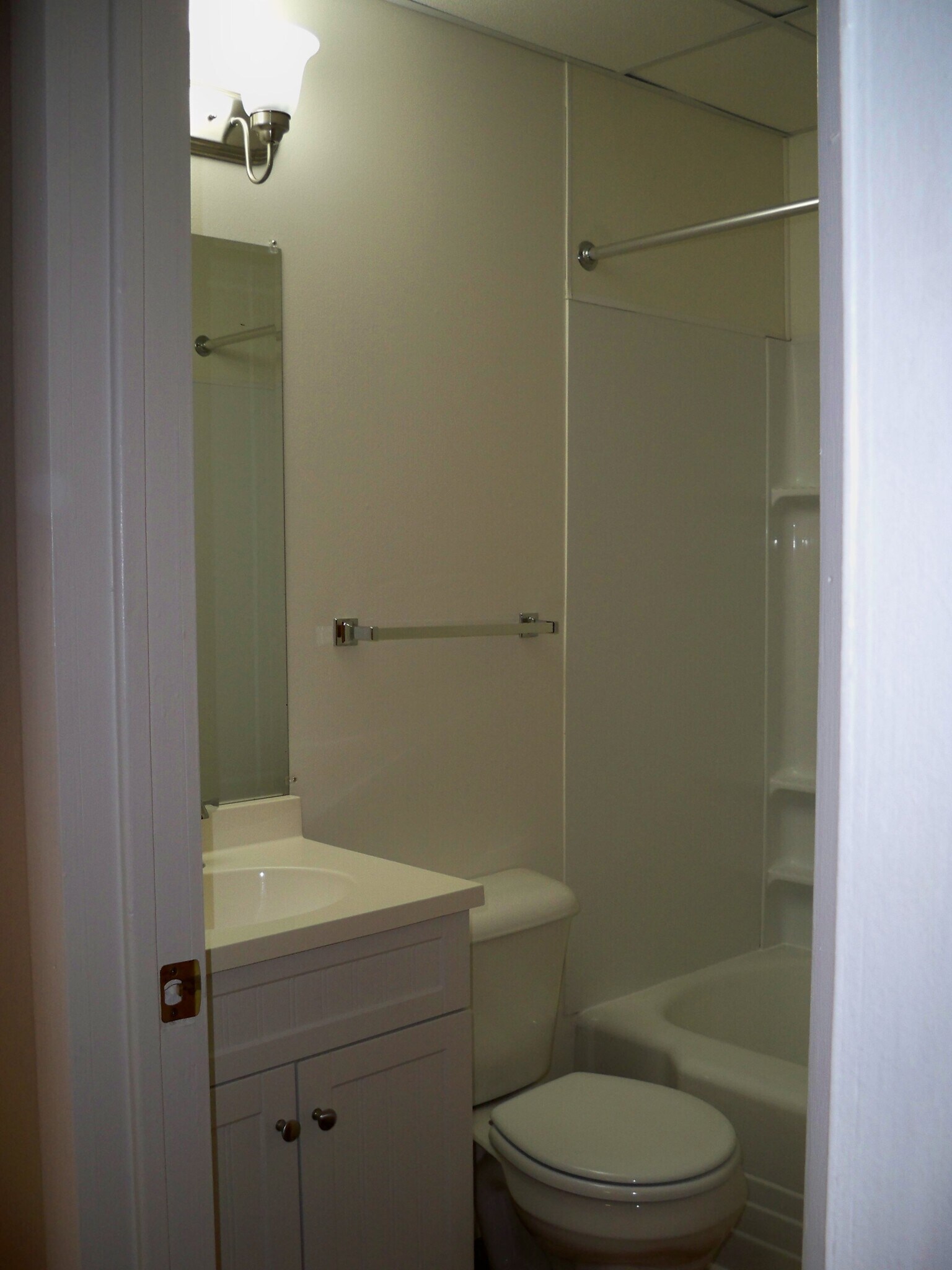 Building Photo - 1501 W Iles Ave