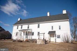 Building Photo - 395 Bishop Hollow Rd