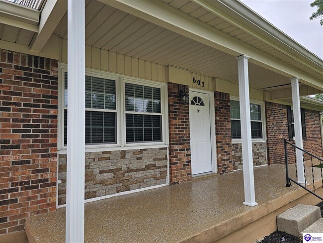 Building Photo - 607 Harvard Dr