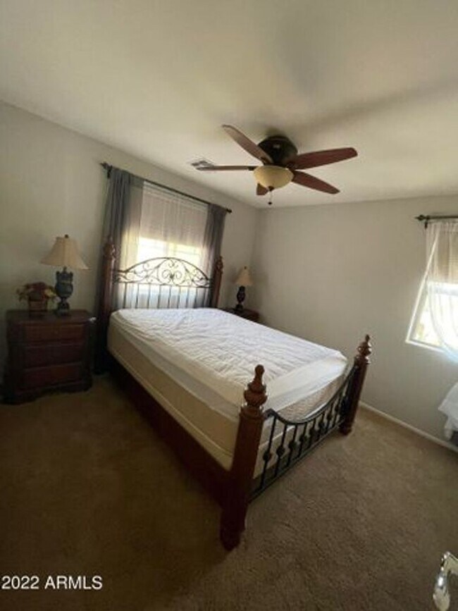 Building Photo - 2449 E Vermont Dr