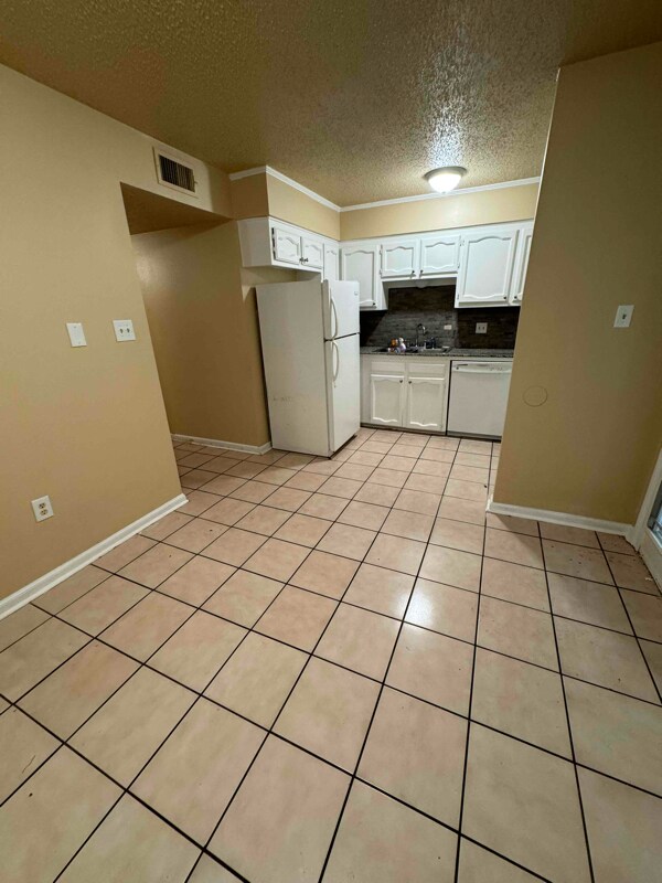 Primary Photo - 40468 W Hernandez Ave