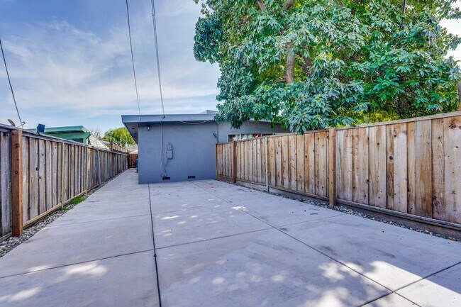 Building Photo - Excellent 2 Bed 1 Bath Home in Santa Clara!