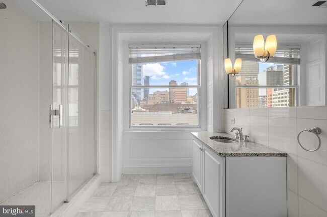 Building Photo - 1920 Chestnut St