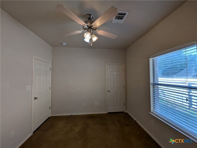 Building Photo - 208 Anne Louise Dr