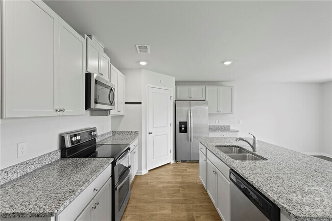 Building Photo - 231 Skylark Rd